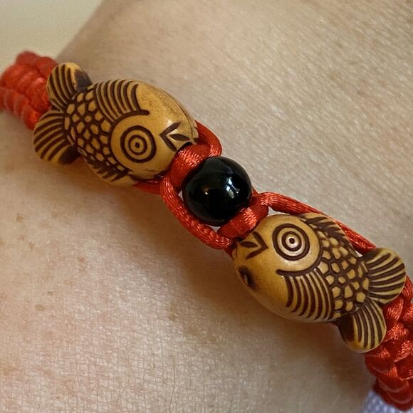 Adjustable Red Cord Good Luck Fish Bracelet, Carved Fish Beads, Feng Shui Charm - Picture 5 of 8